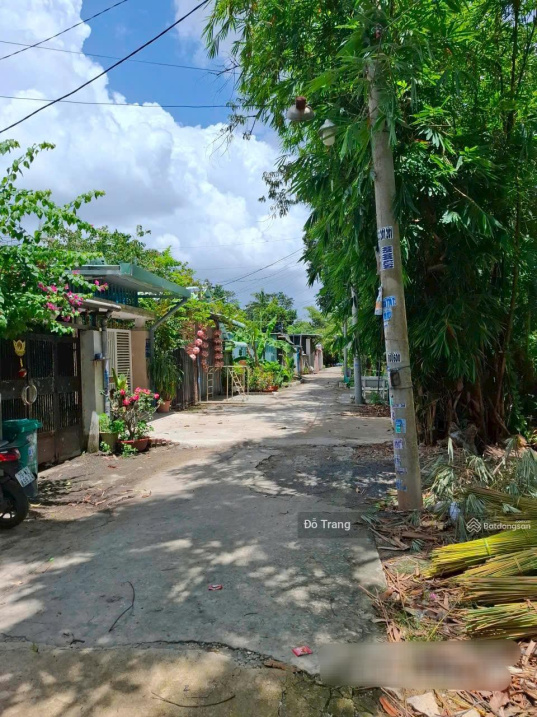  BÁN GẤP Nhà dài 4x35m, Thạnh Xuân 40, mặt tiền rạch mát mẻ, hẻm xe hơi, giá tốt! 