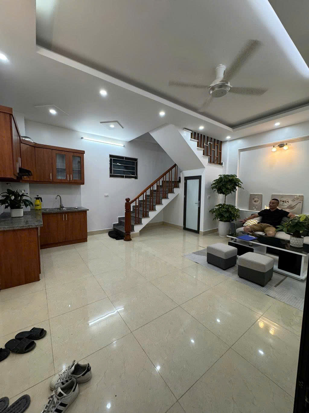  NHÀ CẦU GIẤY – 5 TẦNG – NỞ HẬU – CÁCH PHỐ 12M – GIÁ 9.8 TỶ 