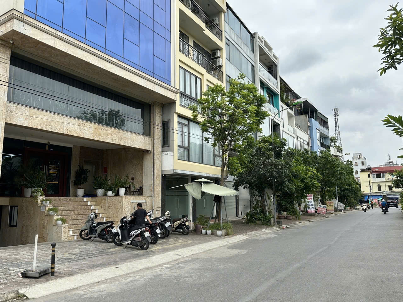  ???? BÁN NHÀ MẶT NGÕ 2 Ô TÔ TRÁNH – VỈA HÈ – MT 5M – GẦN NGUYỄN VĂN CỪ ????
Ngô Gia Tự 66m² (SDCC 60m²) x 4T, MT 5m, giá 15.2 tỷ – Long Biên 
