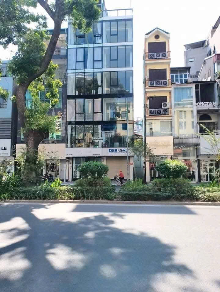  SIÊU PHẨM MẶT PHỐ KIM MÃ -  CỰC VIP BA ĐÌNH 
- LÔ GÓC 1 MẶT PHỐ 1 MẶT NGÕ - 7 TẦNG THANG MÁY 
- VỈA HÈ RỘNG - KINH DOANH ĐỈNH ✅ 