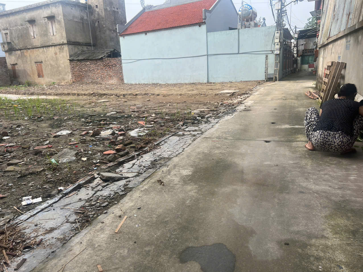  giá sập sàn chỉ 1.2 tỷ  Đất nền tại KĐT Phù Khê, Đường 271, Phường Phù Khê, Từ Sơn, Bắc Ninh. Với diện tích 40m2, mặt tiền 4m và ngõ vào rộng 3m, phù hợp cho nhiều mục đích sử dụng. Pháp lý đầy đủ 