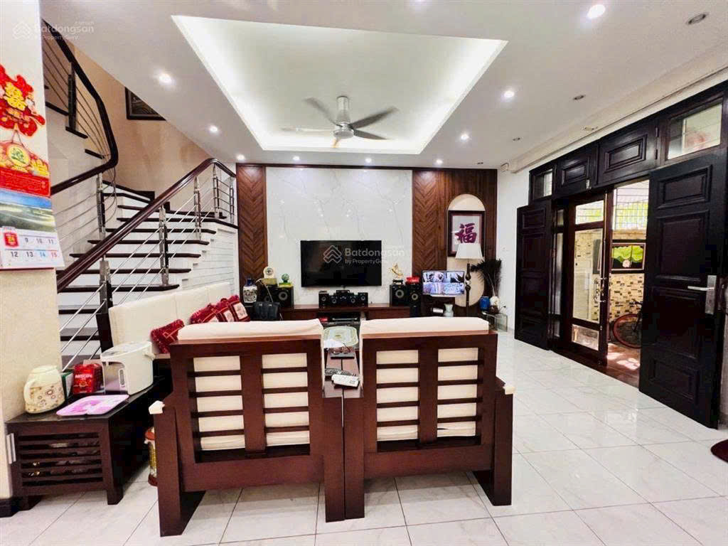  ???? BIỆT THỰ SIÊU VIP – LÀNG VIỆT KIỀU CHÂU ÂU – TRỤC CHÍNH RỘNG NHẤT KHU ????
???? 3 MẶT THOÁNG – 200m² – SÂN VƯỜN RỘNG – FULL NỘI THẤT CAO CẤP
???? GIÁ CHỈ HƠN 45 TỶ – HÀNG HIẾM XỨNG TẦM GIỚI THƯỢNG LƯU 