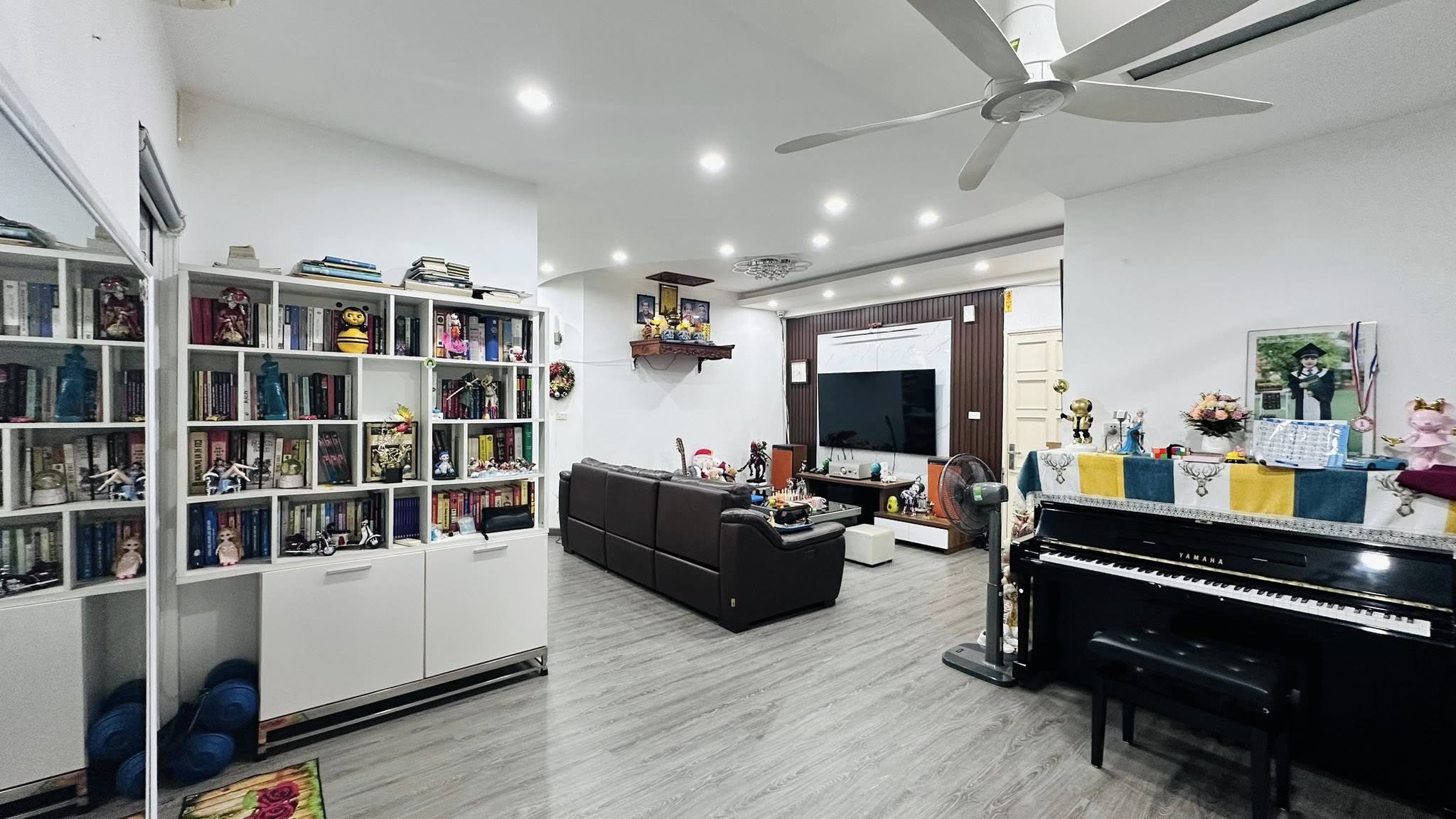  ????Tòa 137 Nguyễn Ngọc Vũ 113m2, 3PN, Góc thoáng, Nội thất đẹp, 8.95 tỷ TT Cầu Giấy 