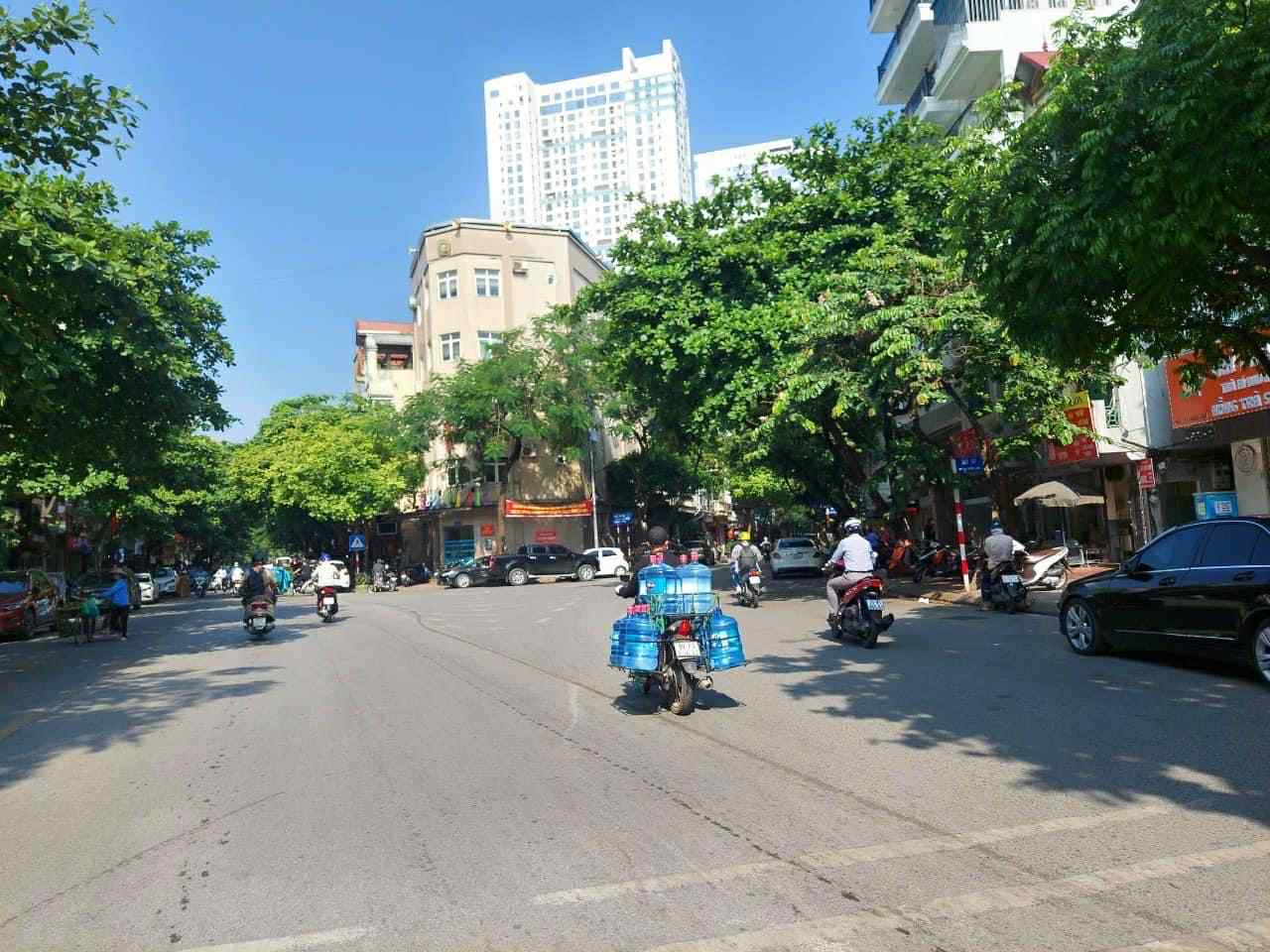  bán nhà mặt phố Ngọc Lâm, 60m, gần ngã tư Ngọc Lâm-Hồng Tiến, cách cầu Chương Dương 5 phút lái xe 