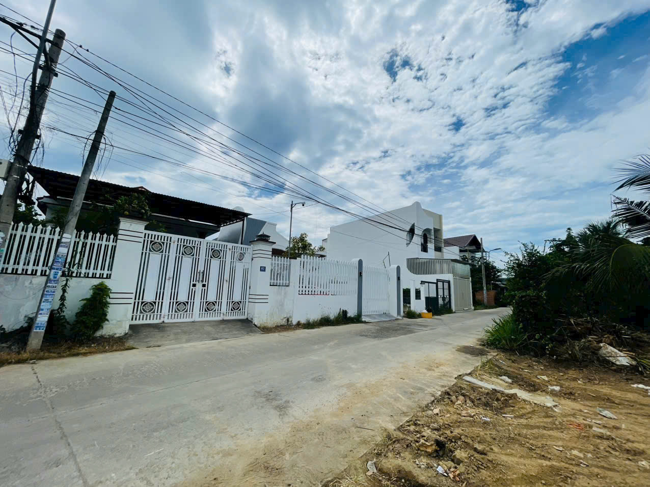  CÒN 1 LÔ mặt tiền đường Liên Hoa, (Xã Vĩnh Ngọc) phường Tây Nha Trang. 