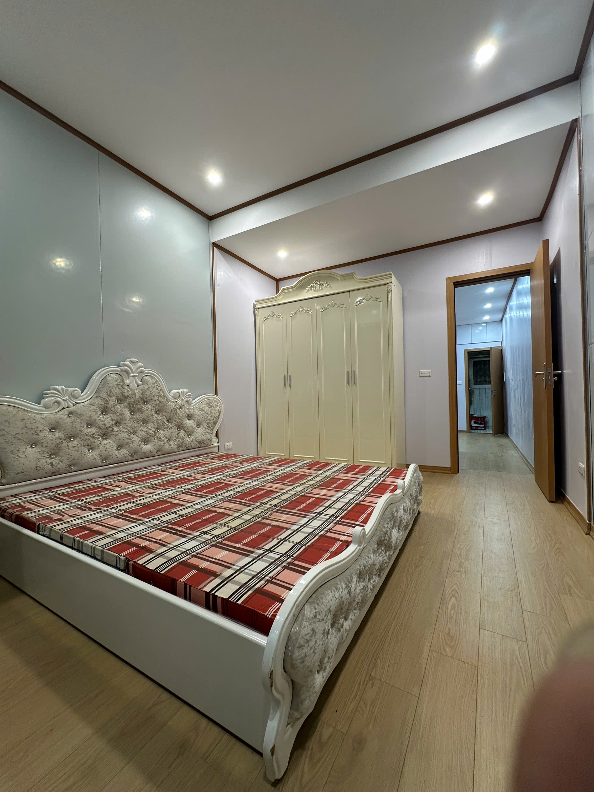  BÁN NHÀ TẬP THỂ THÁI THỊNH ĐỐNG ĐA - 50M 2 NGỦ Ô TÔ ĐỖ CỔNG - NHÀ ĐẸP FULL NỘI THẤT Ở NGAY  - LH 0326.213.286 