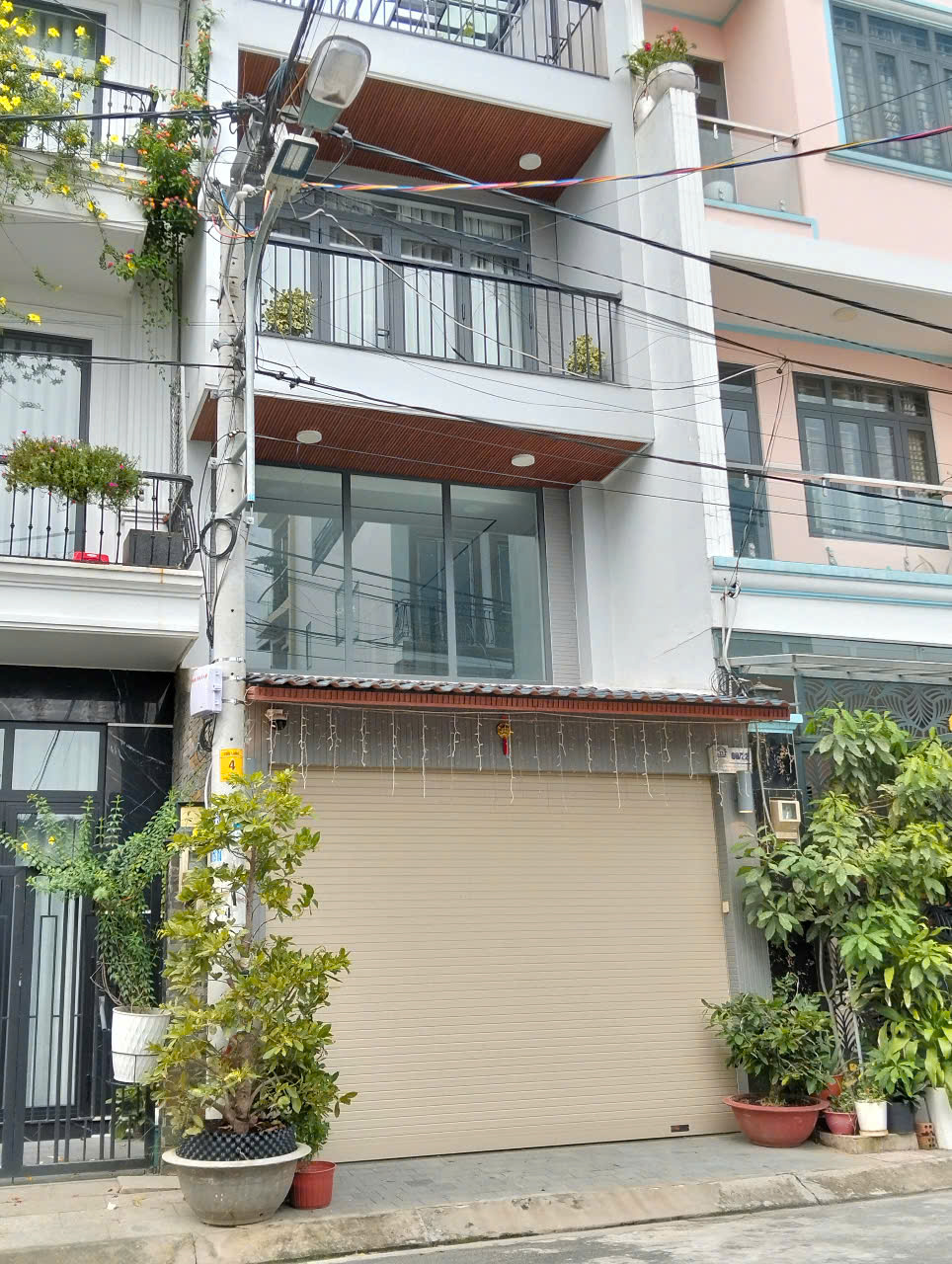  Bán Nhà - Bưng Ông Thoàn - Phú Hữu - Hoàn công đủ, Full Nội Thất, Hẻm Xe Hơi, 200m Ra Bưng Ông Thoàn, Giá Nhỉnh 7 Tỷ 