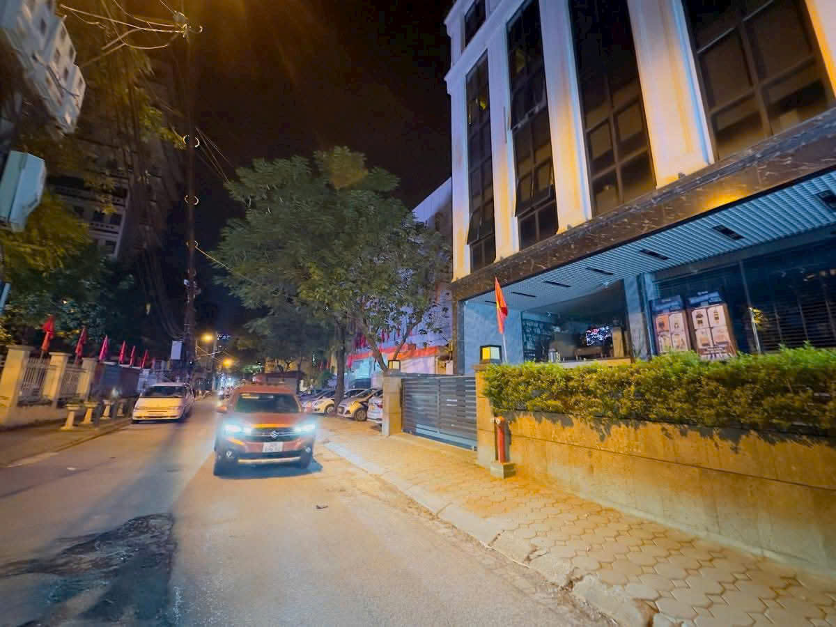  SIÊU PHẨM BUILDING TÂY HỒ - DÒNG TIỀN 2.4 TỶ/NĂM 
THANG MÁY -  MẶT PHỐ - MẶT TIỀN KHỦNG 13M - HẦM GARA - TOÀ VÍP ĐẲNG CẤP NHẤT KHU VỰC???? 