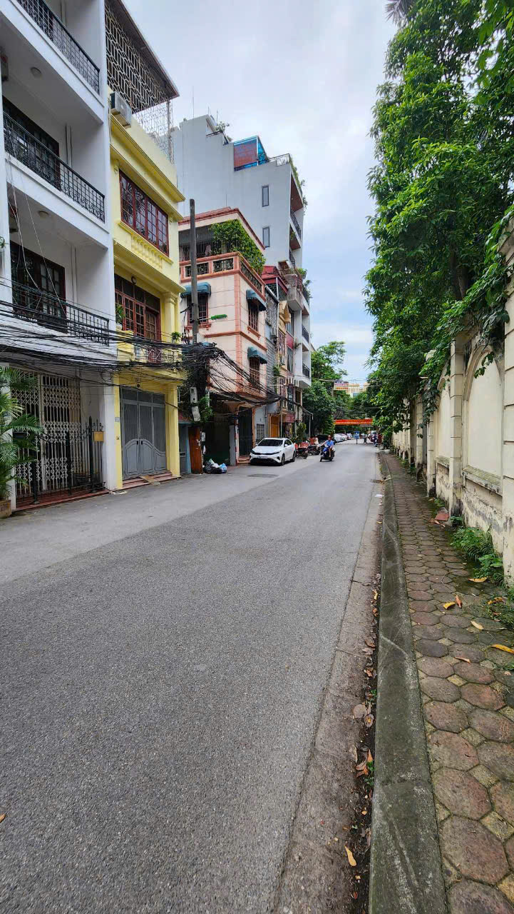  Bán nhà Tây Hồ, gần hồ, phân lô ô tô tránh, vỉa hè, chỉ 22 tỷ 