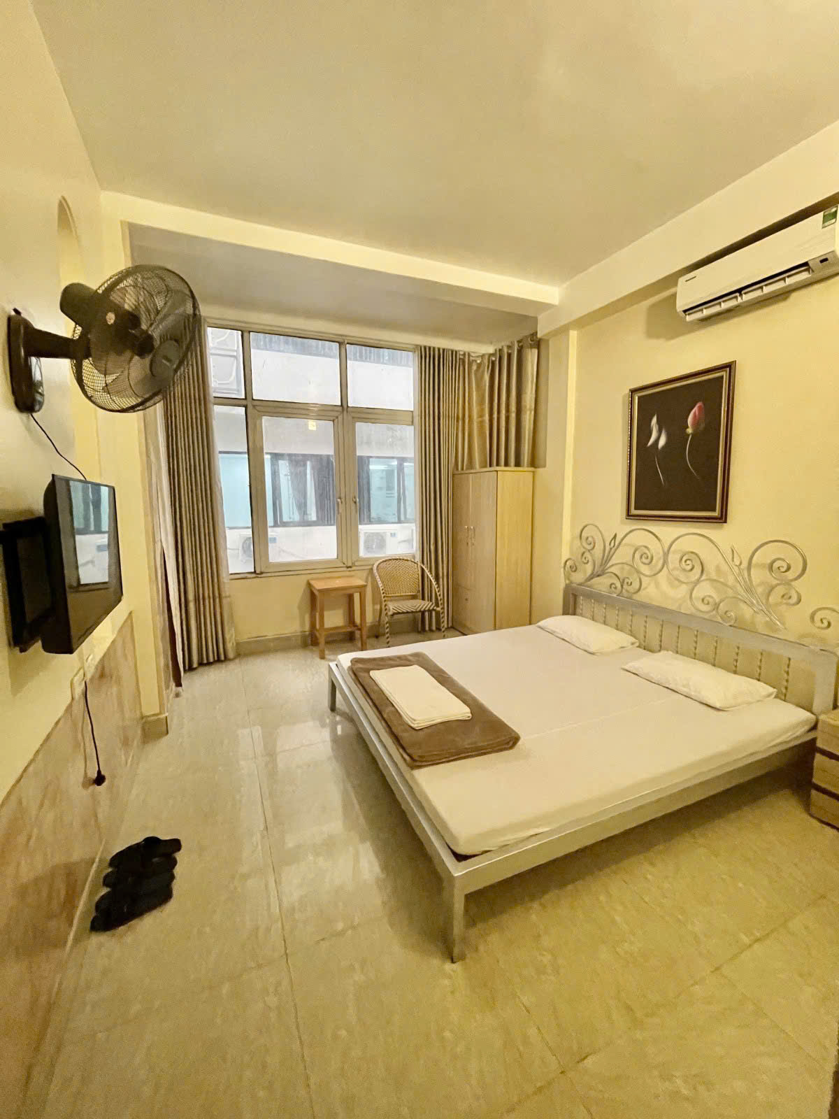  Bán Nhà Trung Tâm Hoàn Kiếm – Gần Mặt Phố Trần Hưng Đạo – Mở VP, Showroom Quá Tuyệt

 Liên hệ: 0326.213.286 