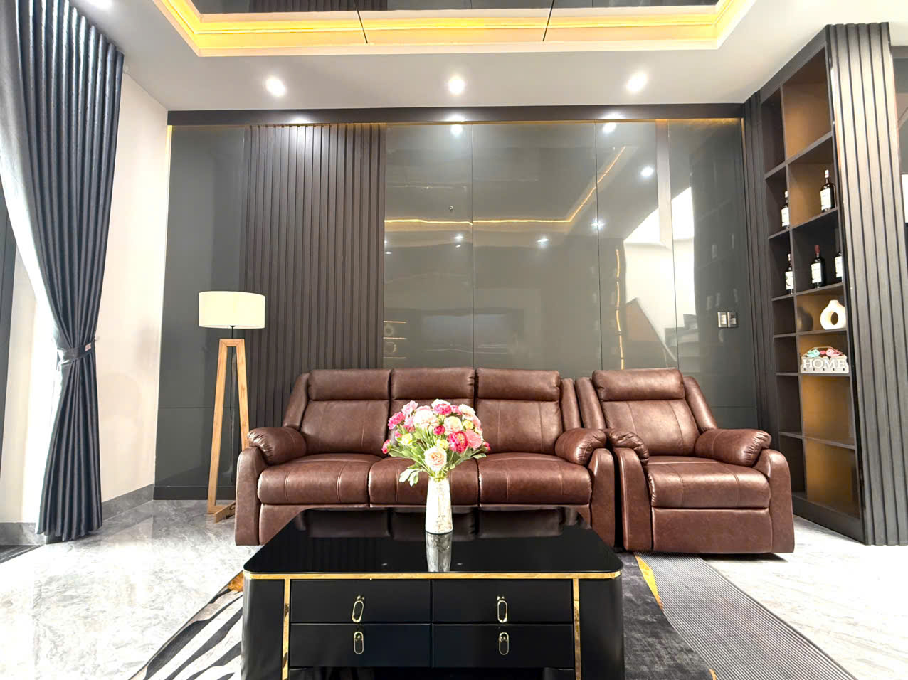  2 Căn nhà liền kề mới 100% . Ngay Khu Trung Nguyên - Nguyễn Đình Chiểu - Nguyễn Khuyến 4x21  tc 100% 
Giá 4.500.000.000 
Vị Trí nằm đối diện Khu Trung Nguyên -Nguyễn Khuyến - Nguyễn Đình Chiểu 