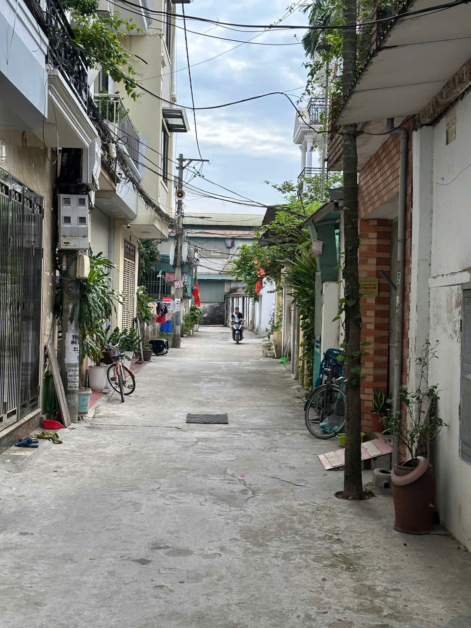  LÔ ĐẤT VỊ TRÍ ĐẸP - GIÁ TỐT CHÍNH CHỦ cần bán nhanh lô đất tại quận Long Biên, Tp Hà Nội 