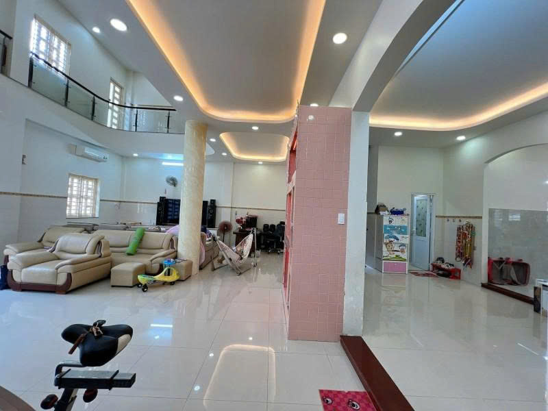  Bán nhà Mặt tiền Dương Khuê ngay Lũy Bán Bích - Hòa Bình, 10x24m, 3 Tầng, 4 PN, 29,9 tỷ. 