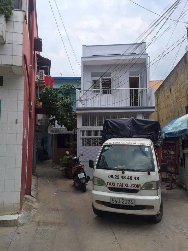  BÁN NHÀ CĂN GÓC 2 HẺM SÂN RỘNG- XE HƠI ĐỖ CỬA - NGUYÊN HỒNG,P1,CHỈ 6,X Tỷ 