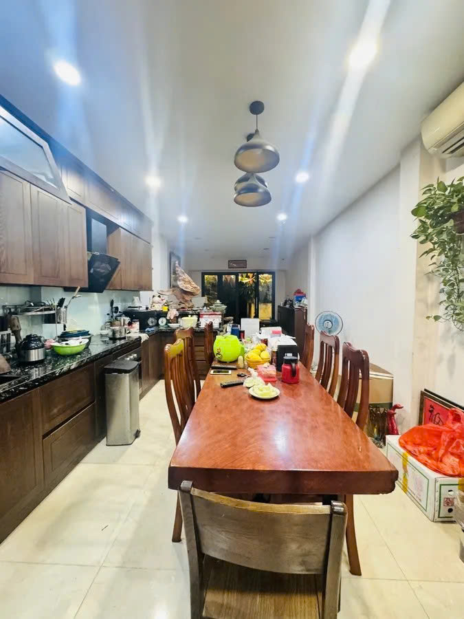  NHÀ ĐẸP DÂN XÂY Phố  Gia Quất 54m2 X 5 tầng mặt tiền 3.7m, 8.3 tỷ Long Biên. 