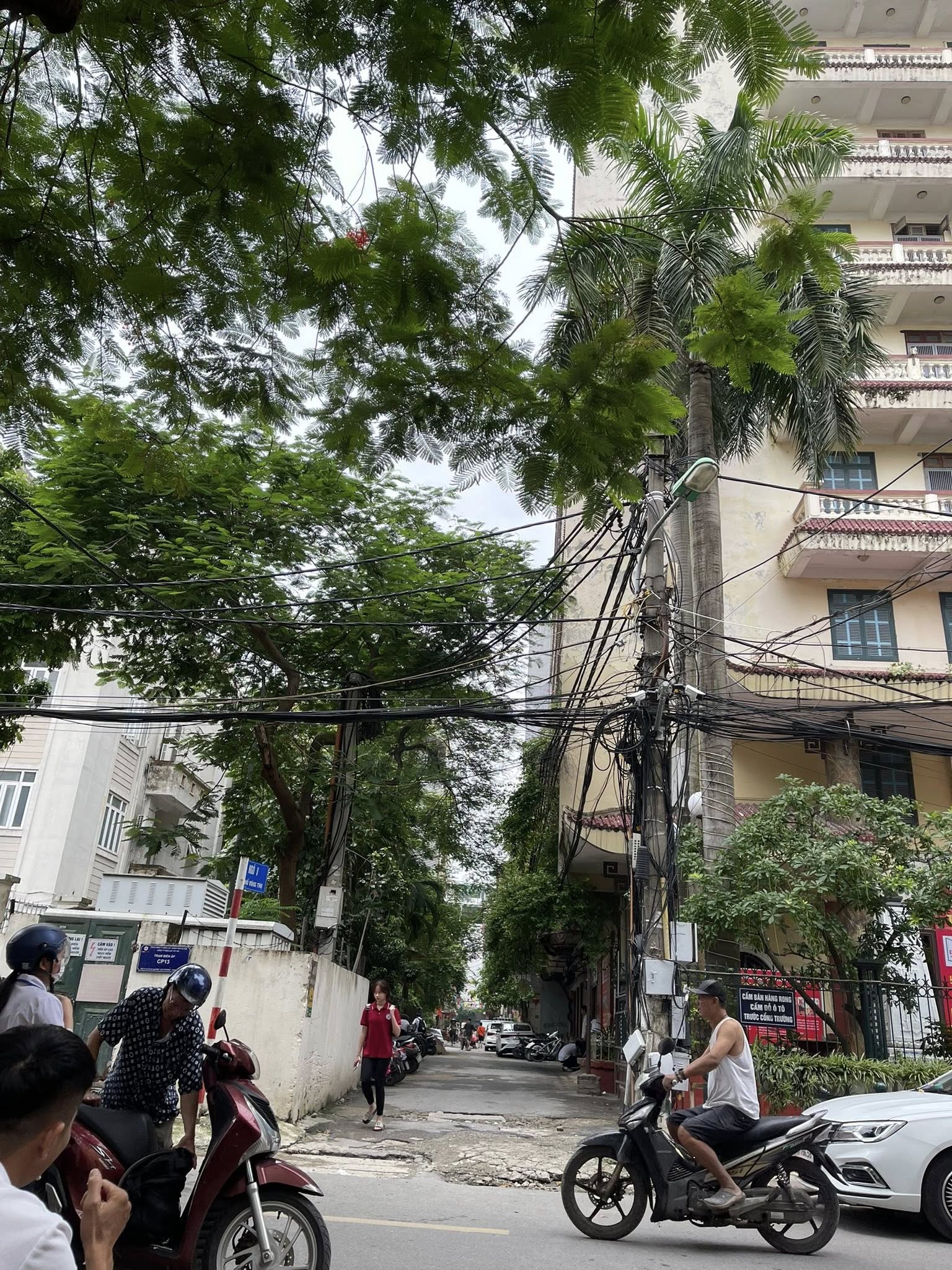  Bán nhà Kim Mã, ngõ rộng, ô tô đỗ cửa, ở sướng, 55m chỉ 15 tỷ 