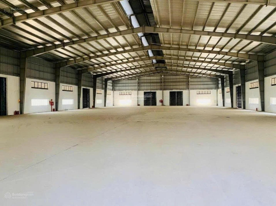  Cho thuê kho chứa hàng 1.600m² KCN Tân Bình, trần cao 9m, nền bê tông chịu lực, có PCCC đạt chuẩn 