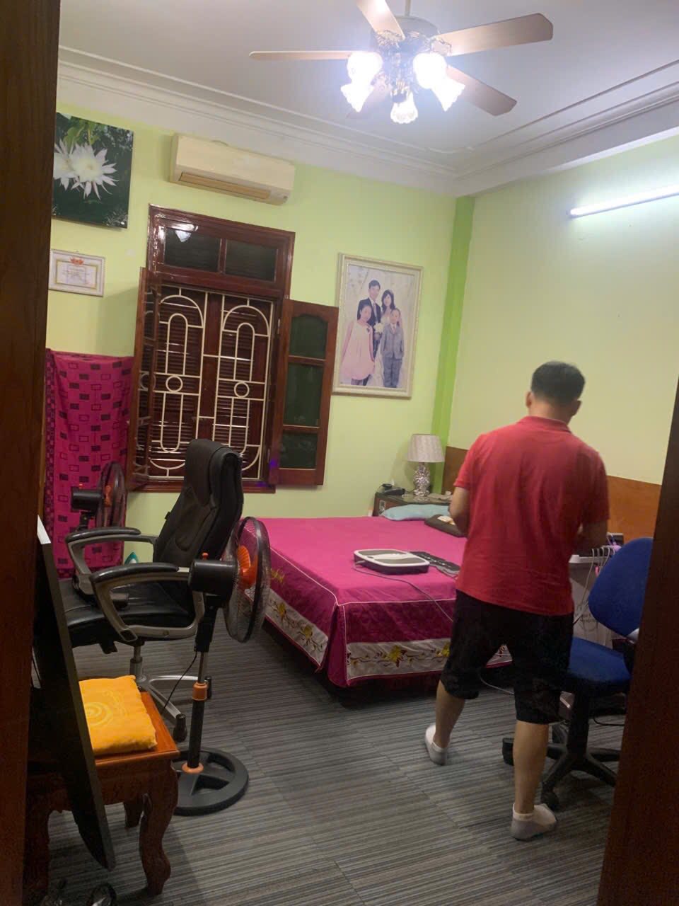  Cho thuê nhà ngõ ô tô Nguyễn Hoàng Tôn, 5 tầng x 100m2, 4 ngủ, 3 vệ sinh, 15 Triệu 