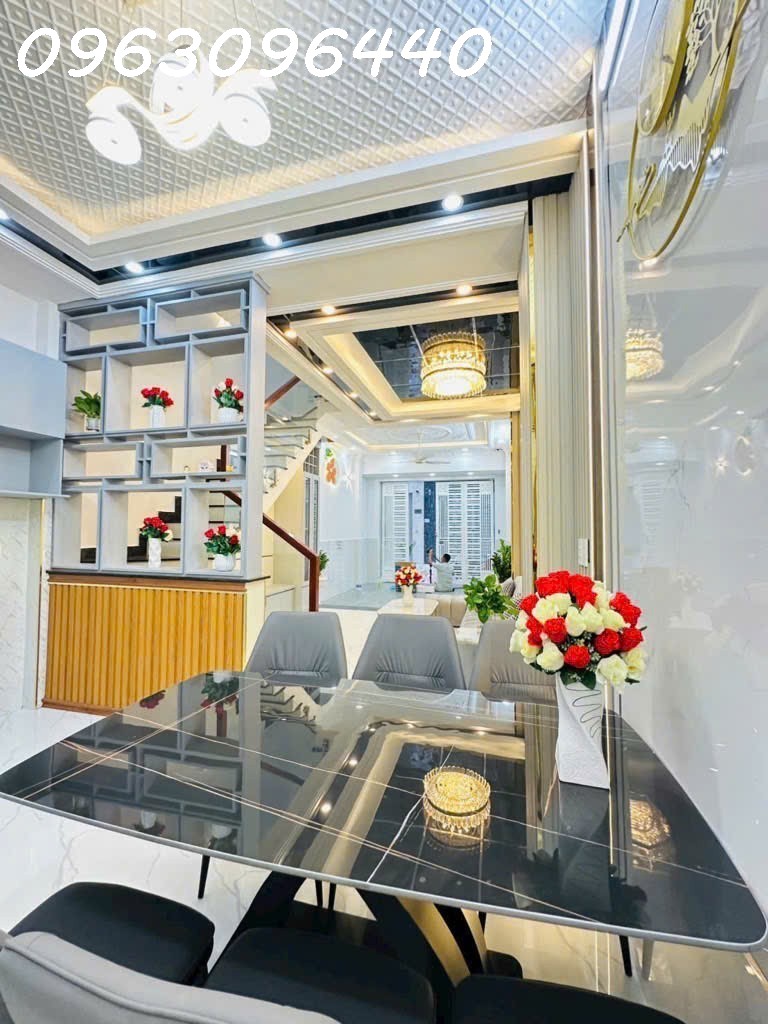  Bán nhà phố đường Đào Tông Nguyên – Nhà Bè, full nội thất, giá tốt 