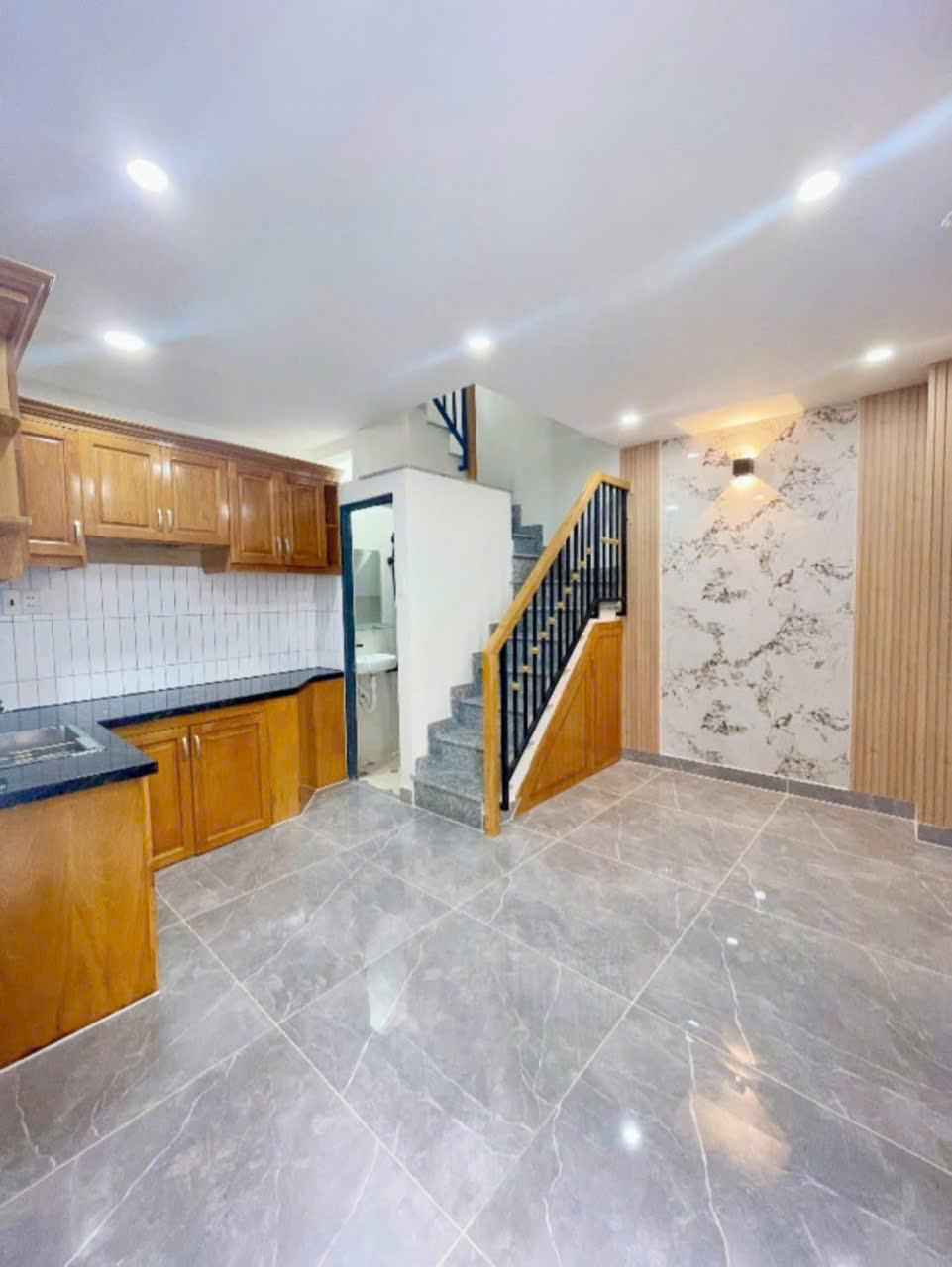 CÁCH MẶT TIỀN BẾN VÂN ĐỒN 15M  XE HƠI 
NGANG 4 DIỆN TÍCH SD 53M2 CÓ 2 TỶ HƠN 
