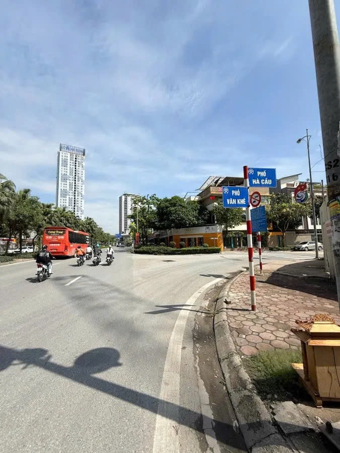  Bán Liền Kề KĐT Văn Phú, Hà Đông 70mx4 tầng, Ô Tô tránh, full nội thất đẹp ở ngay 19.5 tỷ. 