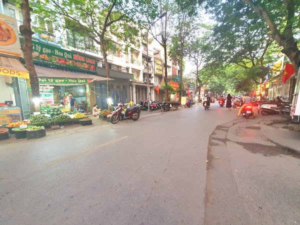  CẦN BÁN GẤP NHÀ LÔ GÓC 3 THOÁNG  MẶT ĐƯỜNG  12m CHIẾN THẮNG  50 m - 5 Tầng Giá 13.8 tỷ.Liên hệ: E. Khoa  0904266501 