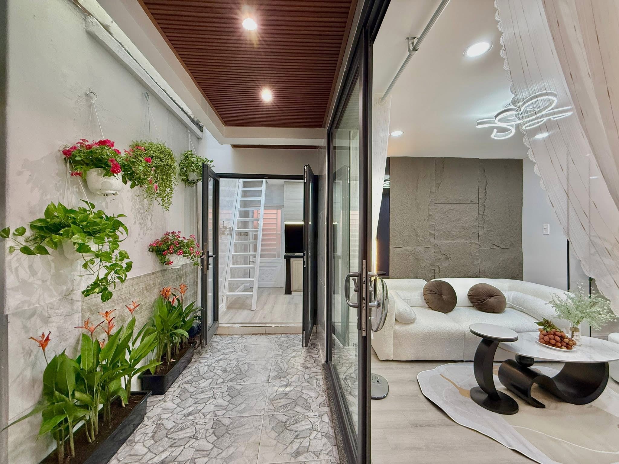  Nhà 3 tầng kiệt oto Đỗ Quang . Full nội thất xịn xò 