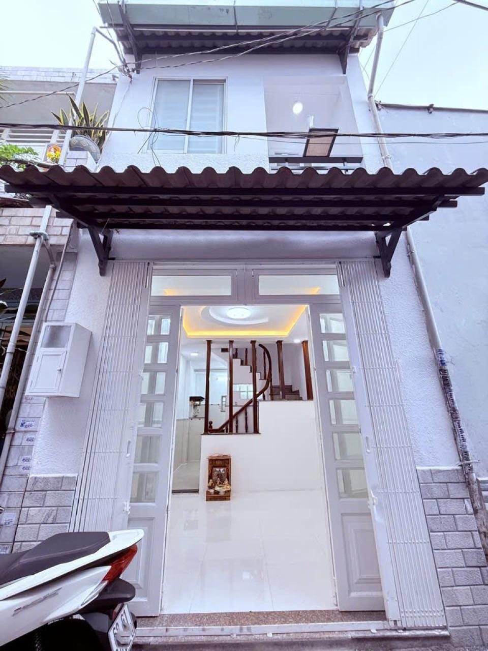  Nhà 2 tầng sàn 40m2, Vuông – Nguyễn Văn Khối QV 