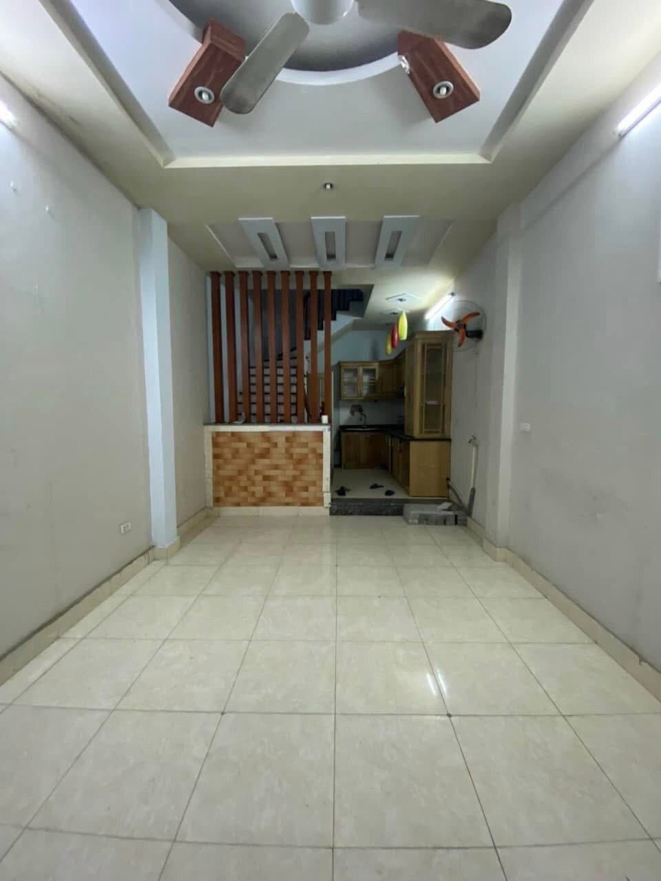  Cho thuê nhà ngõ 3 Hoàng Quốc Việt, 5 tầng x 40m2, 5 ngủ, 4 vệ sinh, 15 Triệu 