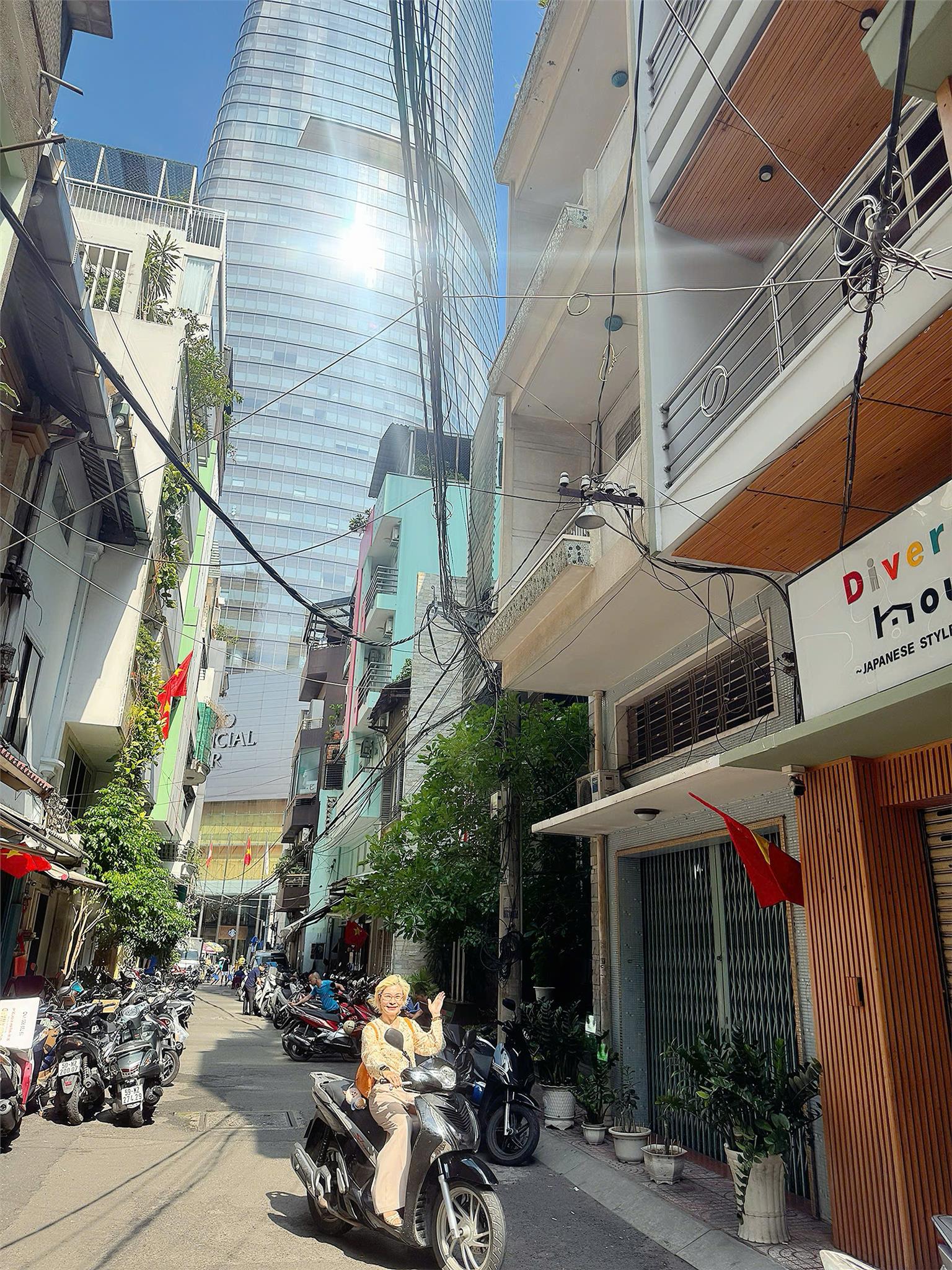 CHÍNH CHỦ CHƯA QUA ĐẦU TƯ - BÁN NHÀ 5 TẦNG VIEW TÒA NHÀ BITEXCO QUẬN 1 - XE HỎI NGỦ TRONG NHÀ THÔNG 3 MẶT TIỀN LỚN ĐƯỜNG HÀM NGHI & HẢI TRIỀU & NGUYỄN HUỆ 