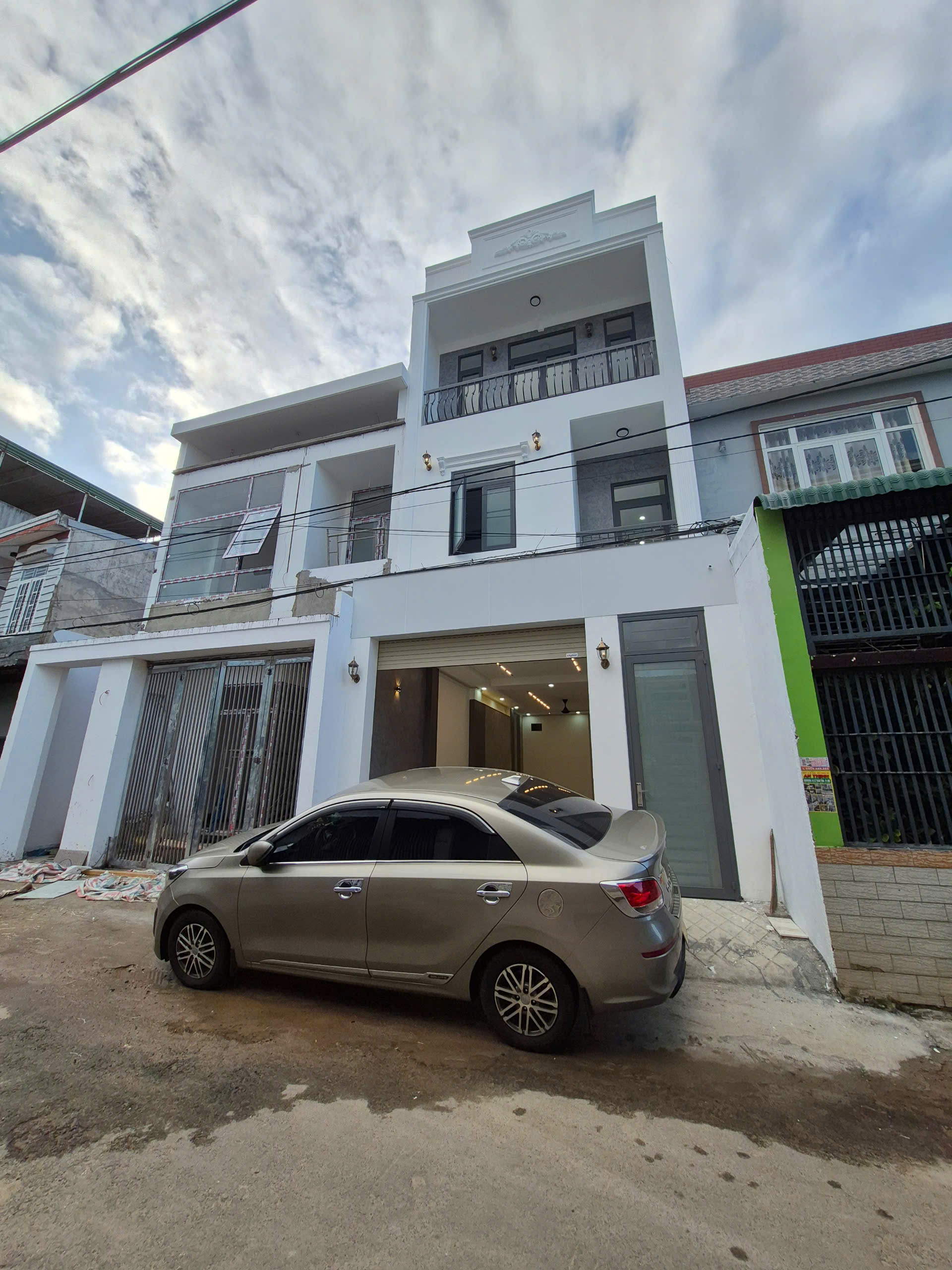  NHÀ MẶT TIỀN NAYDER TRUNG TÂM BMT ĐĂK LĂK
THÔNG TỨ HƯỚNG AMAJHAO ĐINH NÚP
4 TỶ 5 "có nội thất cơ bản" 
