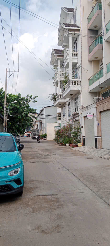  Bán nhà mặt tiền Trần Bá Giao 111m2 nở hậu 6.3m view góc tương lai tiện xây mới 8.99 tỷ. 