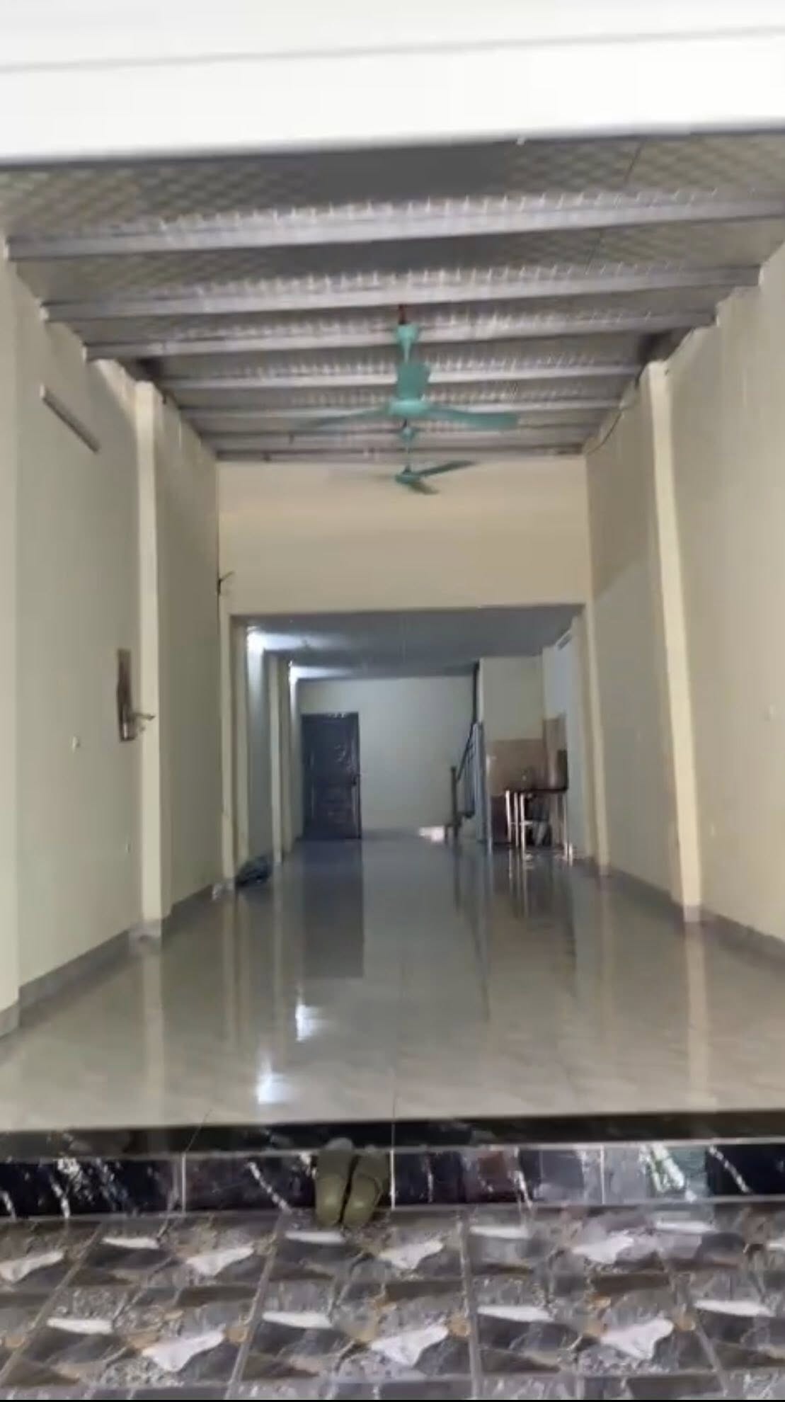 Cho thuê nhà ngõ ô tô Vĩnh Hưng, 86m2 x 1.5 tầng, 2 ngủ, 10 Triệu 