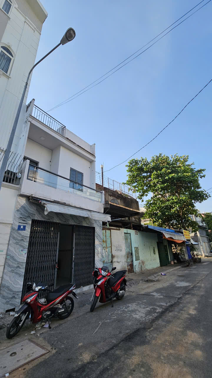  Bán nhà Mặt tiền ngay Thạch Lam - Số 1 Lê Lộ. DT 4,6 x 8, 1 trệt 1 lầu chỉ 5,5 tỷ 