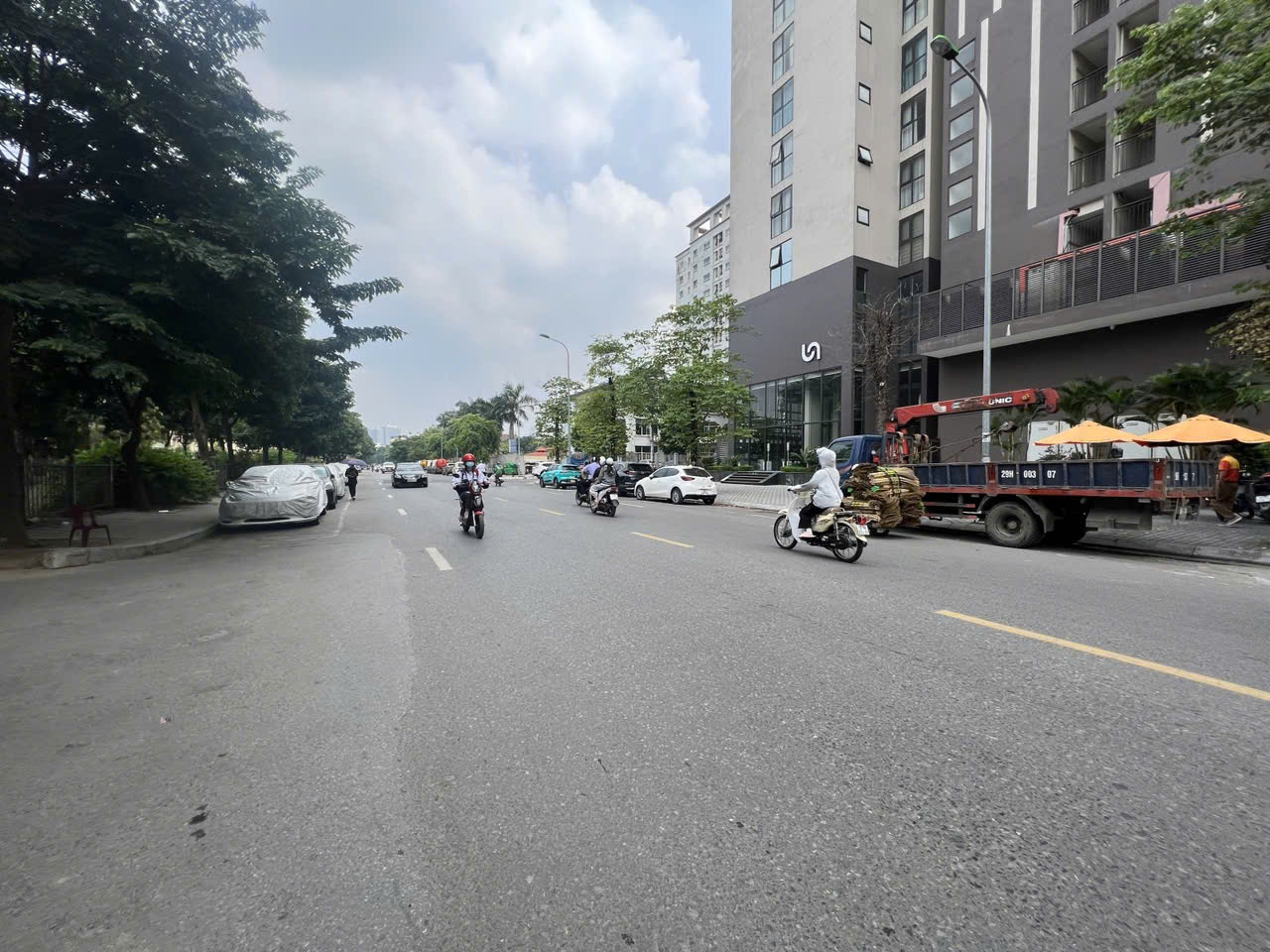  BÁN NHÀ GẦN PHỐ – Ô TÔ VÀO NHÀ – DT 80M² – SỔ VUÔNG – CHỦ THIỆN CHÍ
???? Nguyễn Văn Cừ, 80m², MT 4.5m, 3T, 16.5 tỷ – Long Biên 