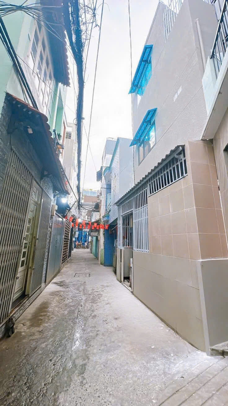  Cách Mặt Tiền Xe Hơi 3 Căn Nhà 
3 TẤM CÓ 2 TỶ 
