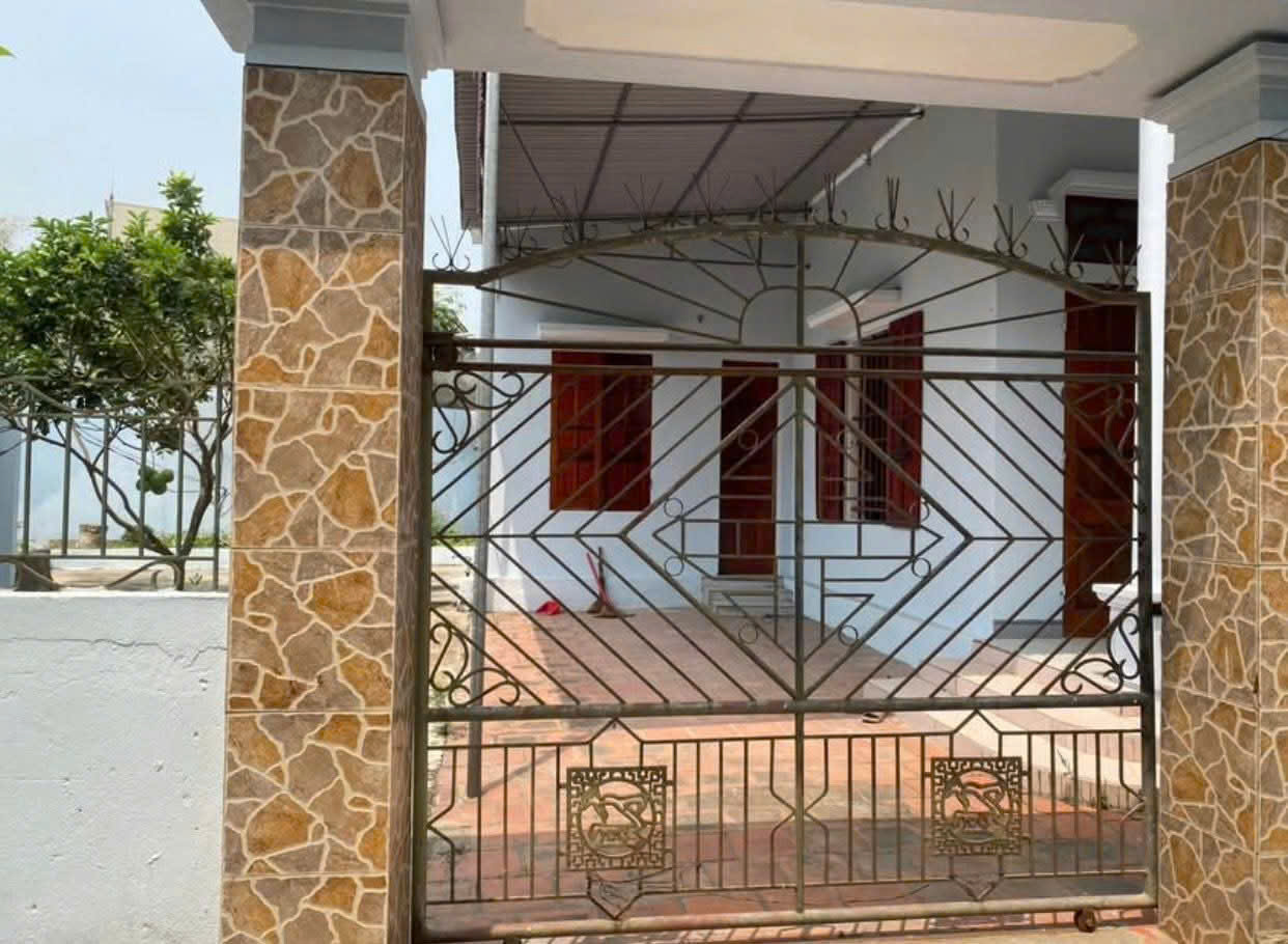  CẦN NHƯỢNG LẠI NHÀ CẤP 4 DIỆN TÍCH 12,8m x 20m GẦN NHÀ VĂN HÓA KHÁNH VÂN – PHƯỜNG TĨNH GIA , THỊ XÃ NGHI SƠN, THANH HÓA 