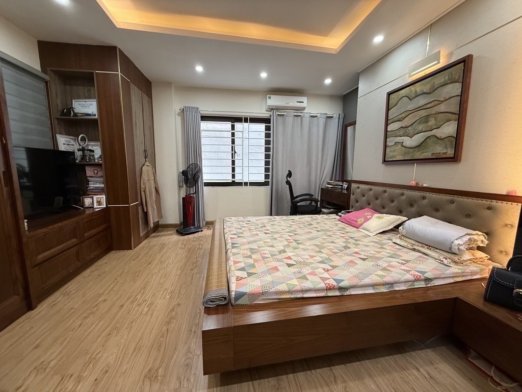  PHỐ LÁNG HẠ NGÕ RỘNG,THÔNG,GẦN Ô TÔ-35M MẶT TIỀN 5,5M-9 TỶ 600 