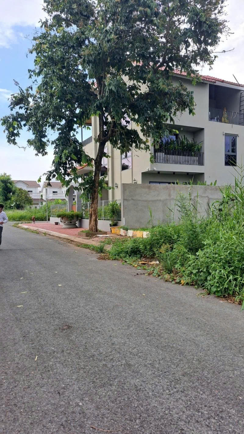  BÁN ĐẤT NỀN BIỆT THỰ – VIEW HỒ – 242m2 - BÌNH CHÁNH  - chỉ 10 ty mầm non 