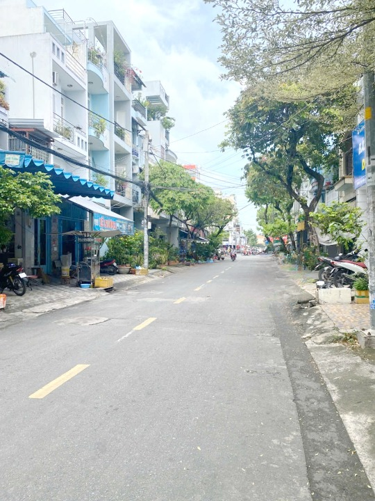 Bán nhà MT đường Lê Quyên P4 Q8, Giá : 9.5 Tỷ 