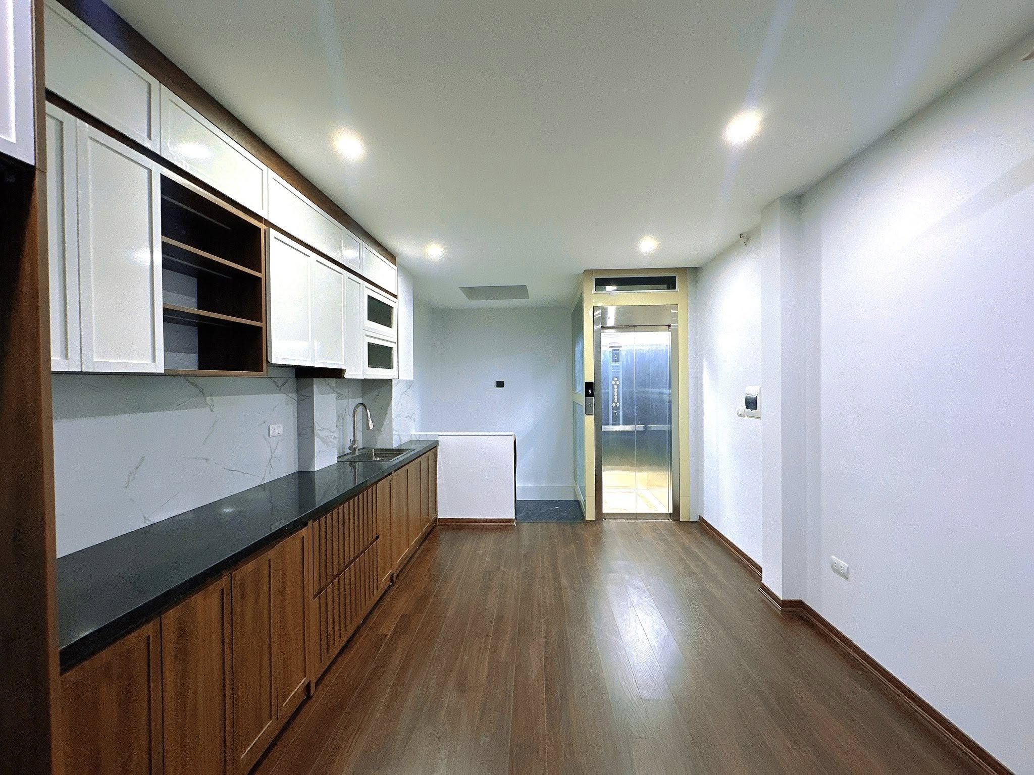  Thuỵ Khuê, Tây Hồ 30m2, MT 3.5m, 6T, Thang máy, chỉ 7.6 tỷ, ở ngay !!! 