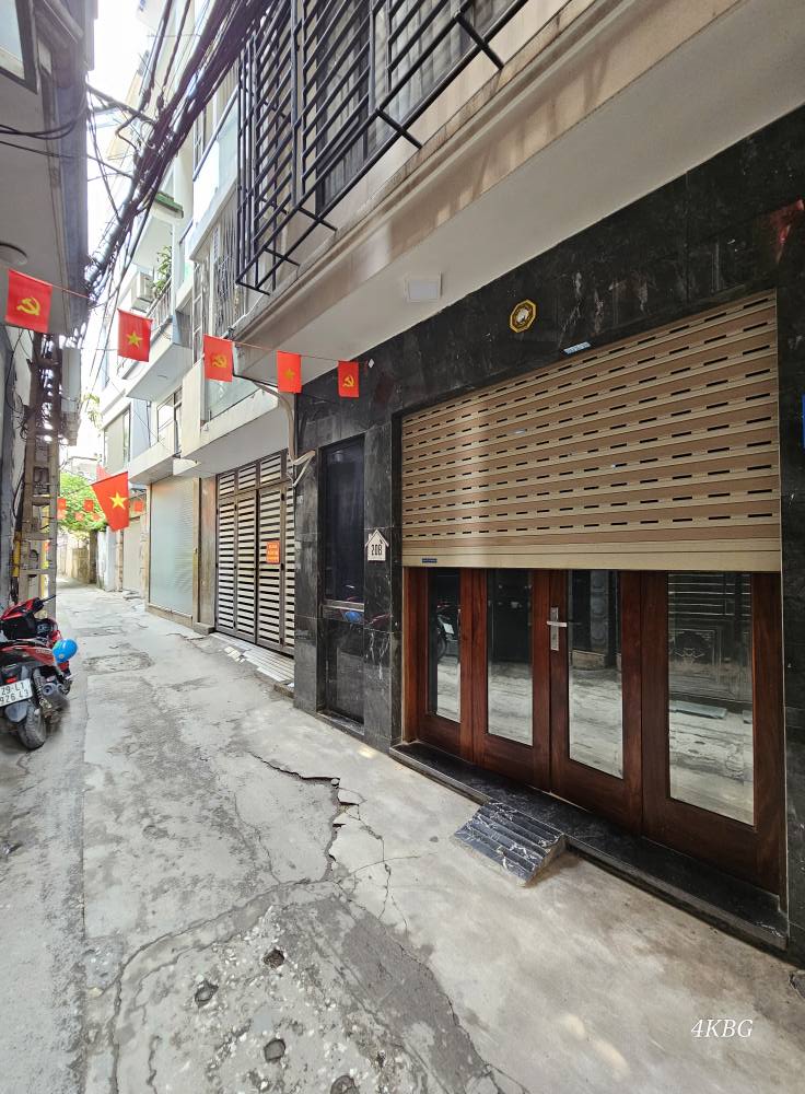  BÁN NHÀ TRUNG TÂM QUẬN CẦU GIẤY NHÀ MỚI TIỆN NGHI ĐẦY ĐỦ GẦN PHỐ NGÕ RỘNG THÔNG THOÁNG 45M 13,5 TỶ 