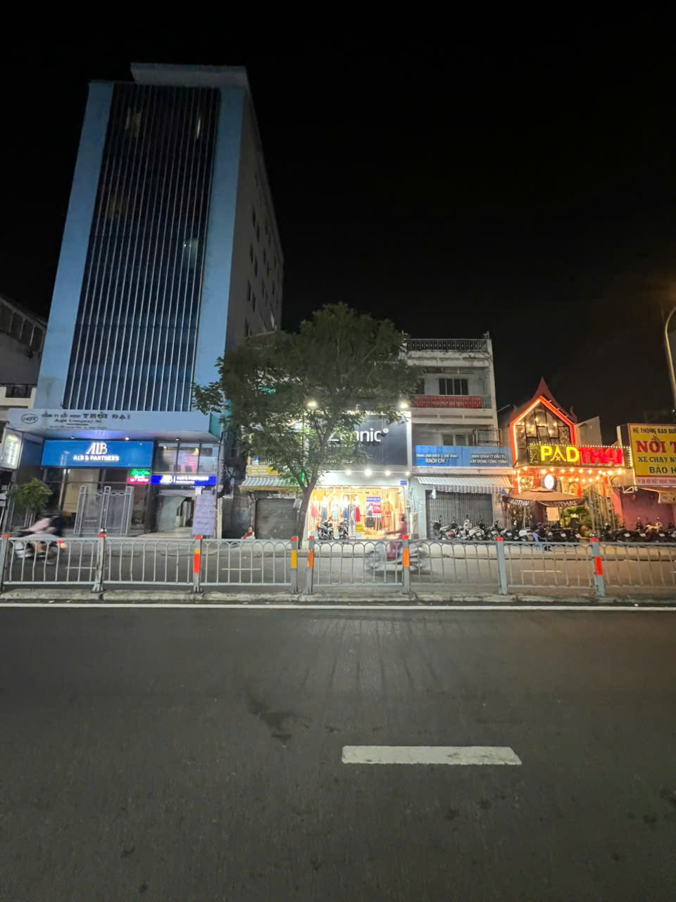 Chính Chủ Bán Mặt Tiền Xô Viết Nghệ Tĩnh, P.19, Q. Bình Thạnh. DT: (5.5x16m), Giá Chỉ 27 Tỷ. Tell: 0911.160.692 