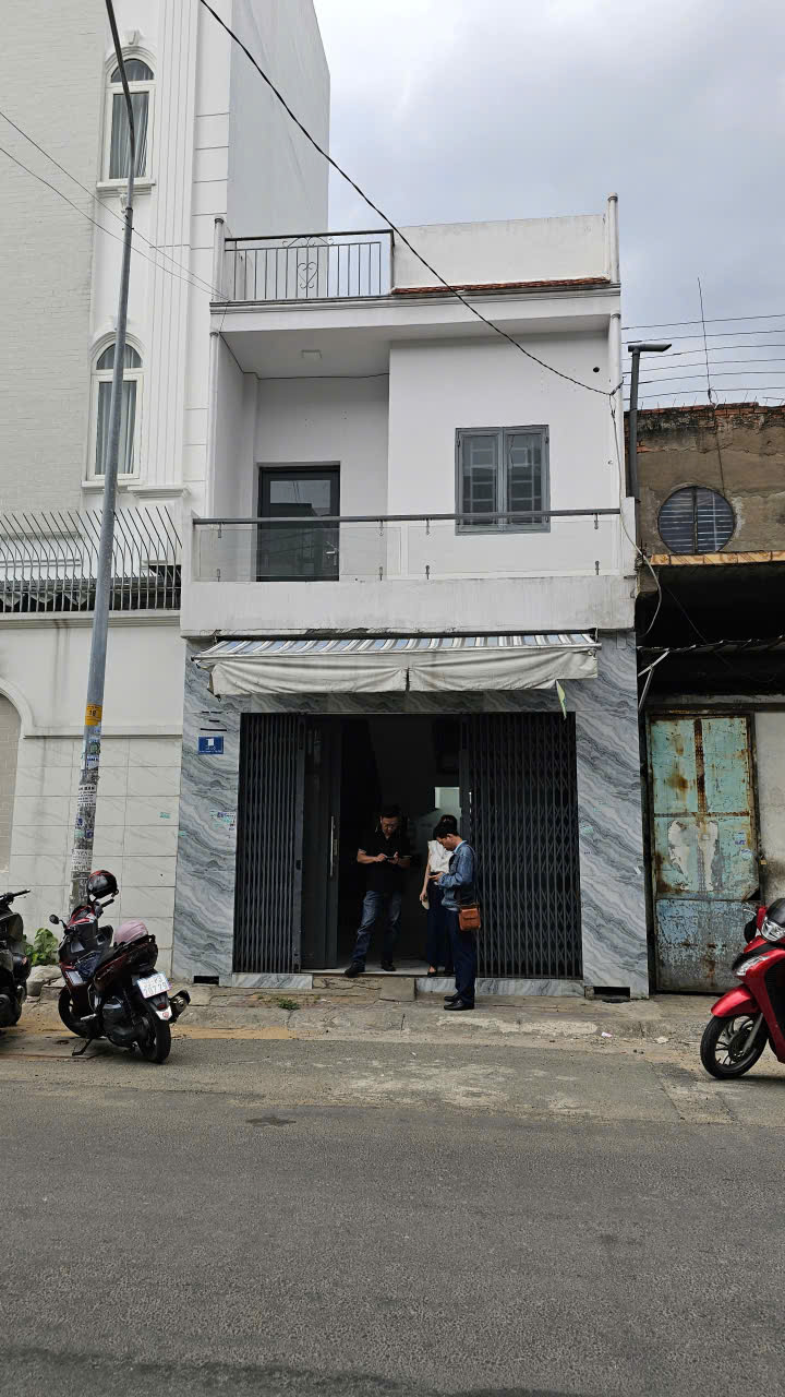  Nhà Mặt Phố Nguyễn Sơn, Tân Phú 37m2, 3 Tầng, Giá Hời 5.5 Tỷ, Sổ Đỏ Riêng! 