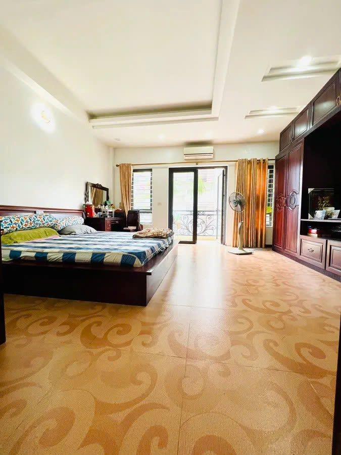  NHÀ ĐẸP GARA Ô ÔTÔ  Phố Bồ Đề 110m2 X 5 Tầng 30 tỷ Long Biên. 