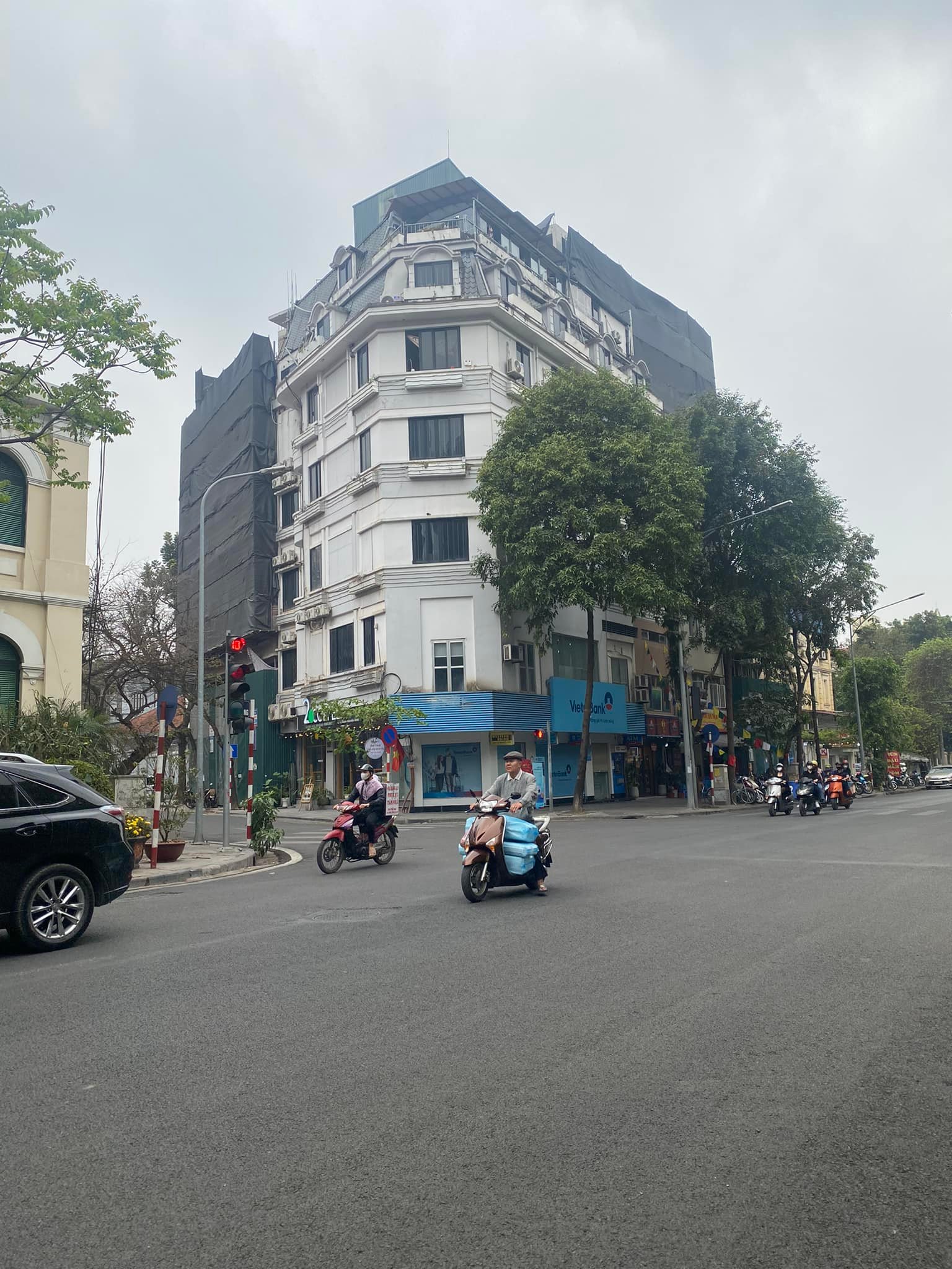  Mặt phố HK Thợ Nhuộm – Quang Trung 7 tầng 200m2 góc phố giá 130 tỷ dòng tiền 8.000$/tháng 