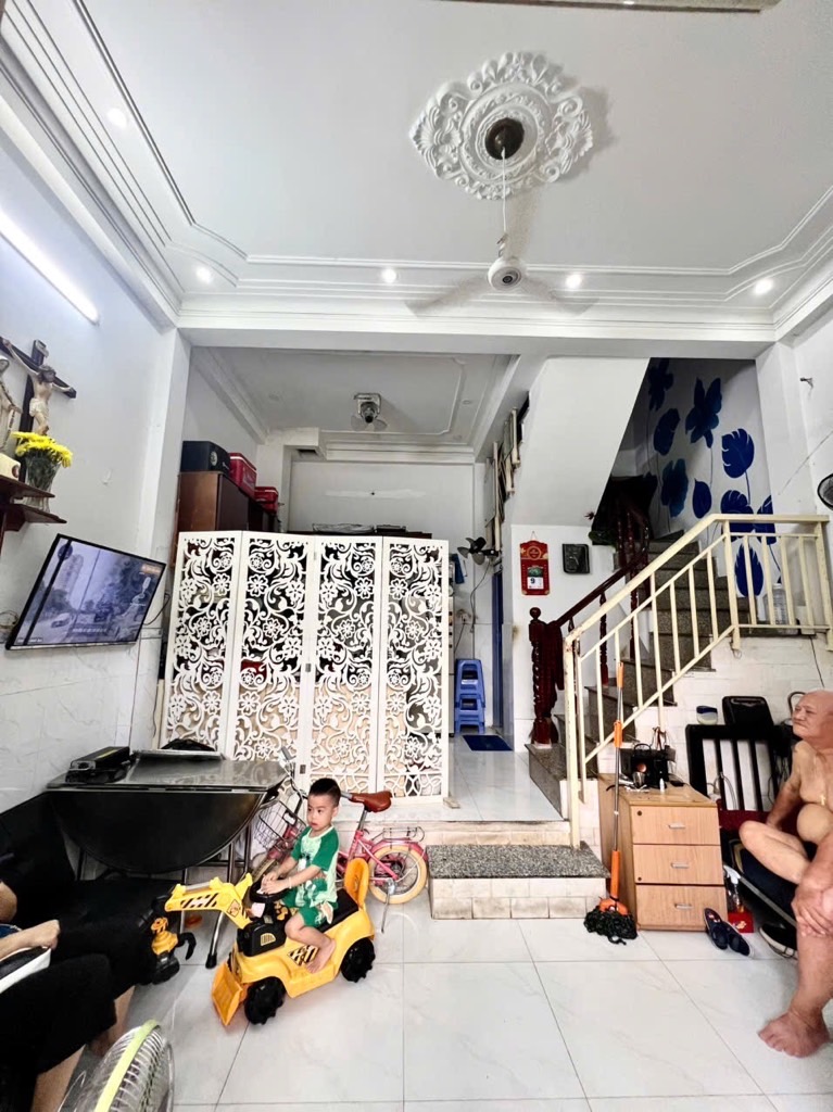  Nhà 3 tầng FULL nội thất Cách mạng Tháng 8, Tân Bình 