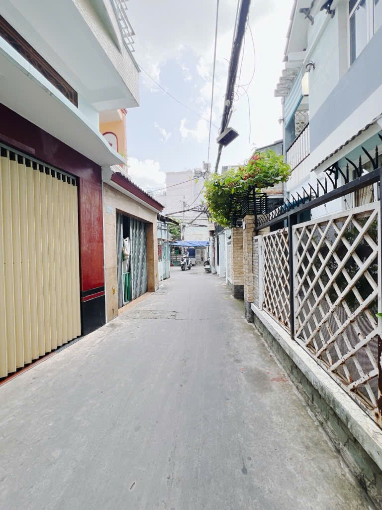  NHÀ 2 MẶT TIỀN TRẦN XUÂN SOẠN 

TÂN HƯNG Q7
NGANG 4.2 X 14 Dưới 89 Triệu m 