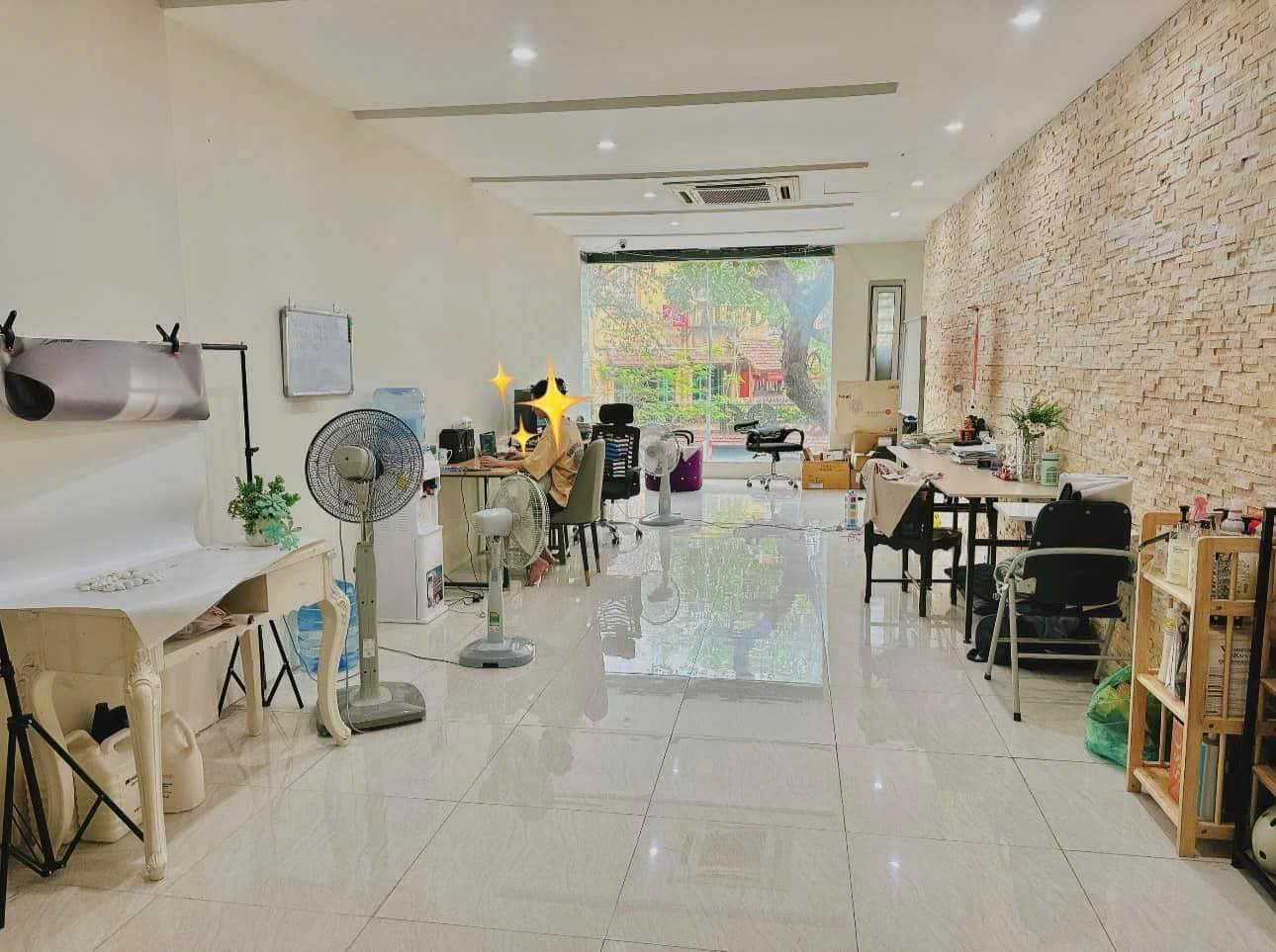  Cho thuê mặt sàn tầng 3 Mặt Phố Lê Đại Hành, 40m2, 1 vệ sinh khép kín, 7 triệu 