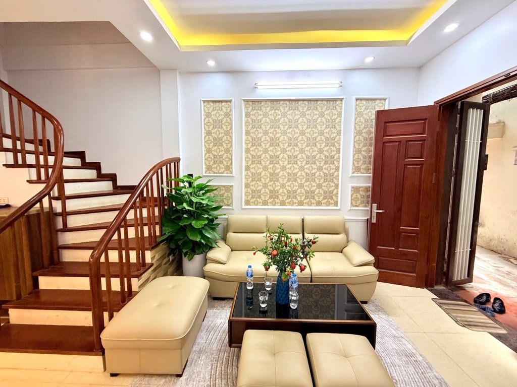 Nhà đẹp Pháo Đài Láng, lô góc 5 tầng chỉ 7,85 tỷ, gần phố, sầm uất 